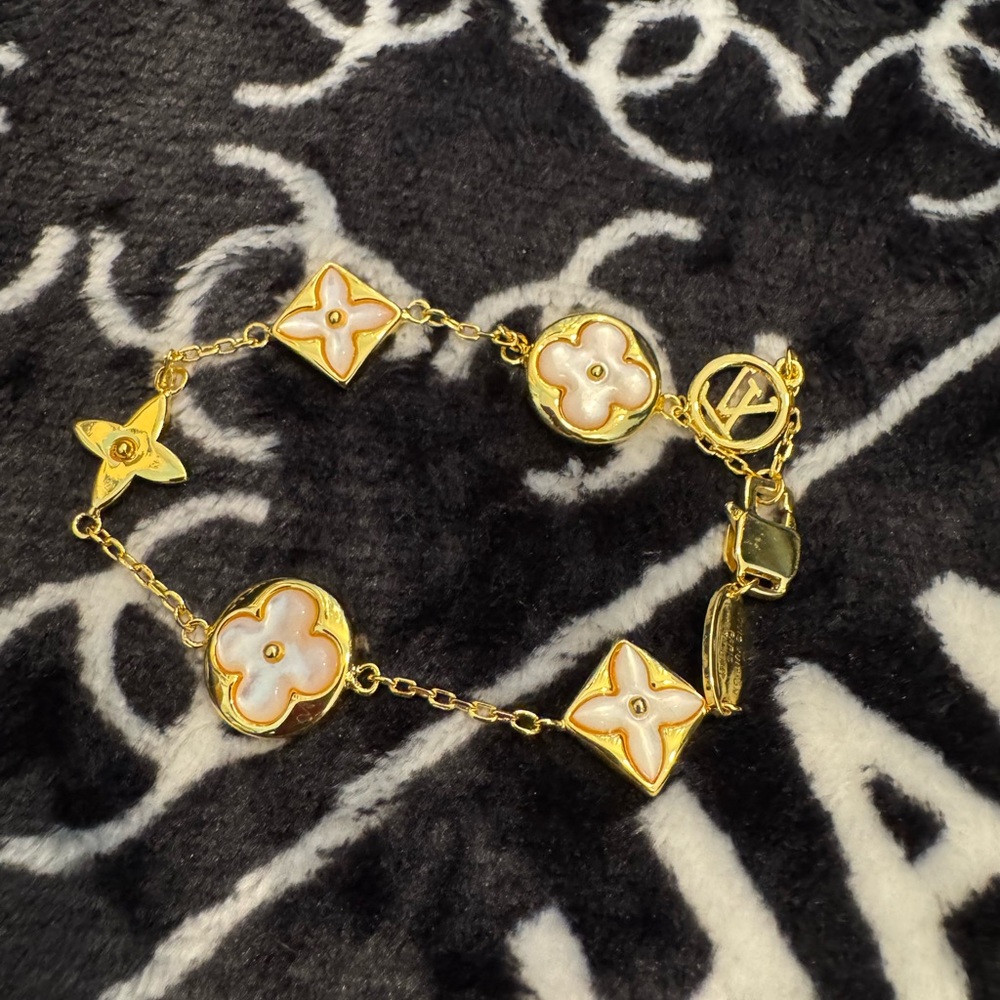 Louis Vuitton AU750 Gold and Cream Women's Monogram Floral Bracelet